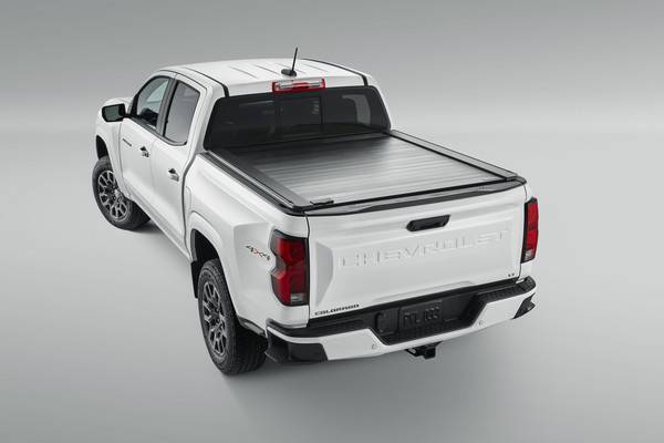 GM (General Motors) - 19433958 Short Bed Embark LS Retractable Truck Bed Cover in Black