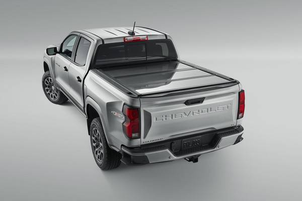 GM (General Motors) - 19433963 Bed Covers, Short Bed Hard Folding Painted Tonneau Cover in Sterling Metallic by UnderCover™